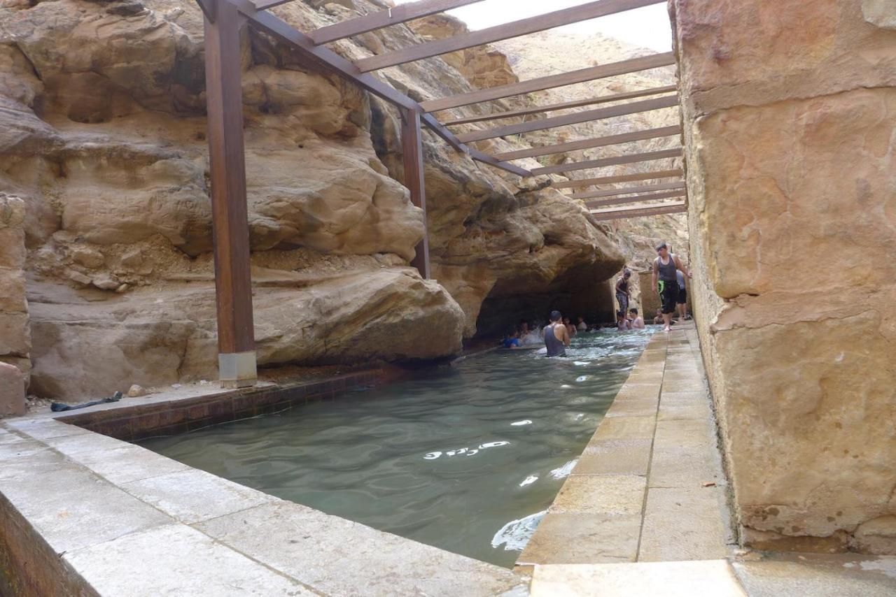 Afra Hot Springs Chalets At-Tafilah Exterior photo