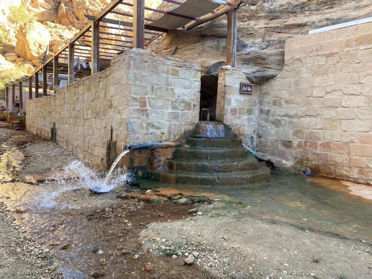 Afra Hot Springs Chalets At-Tafilah Exterior photo