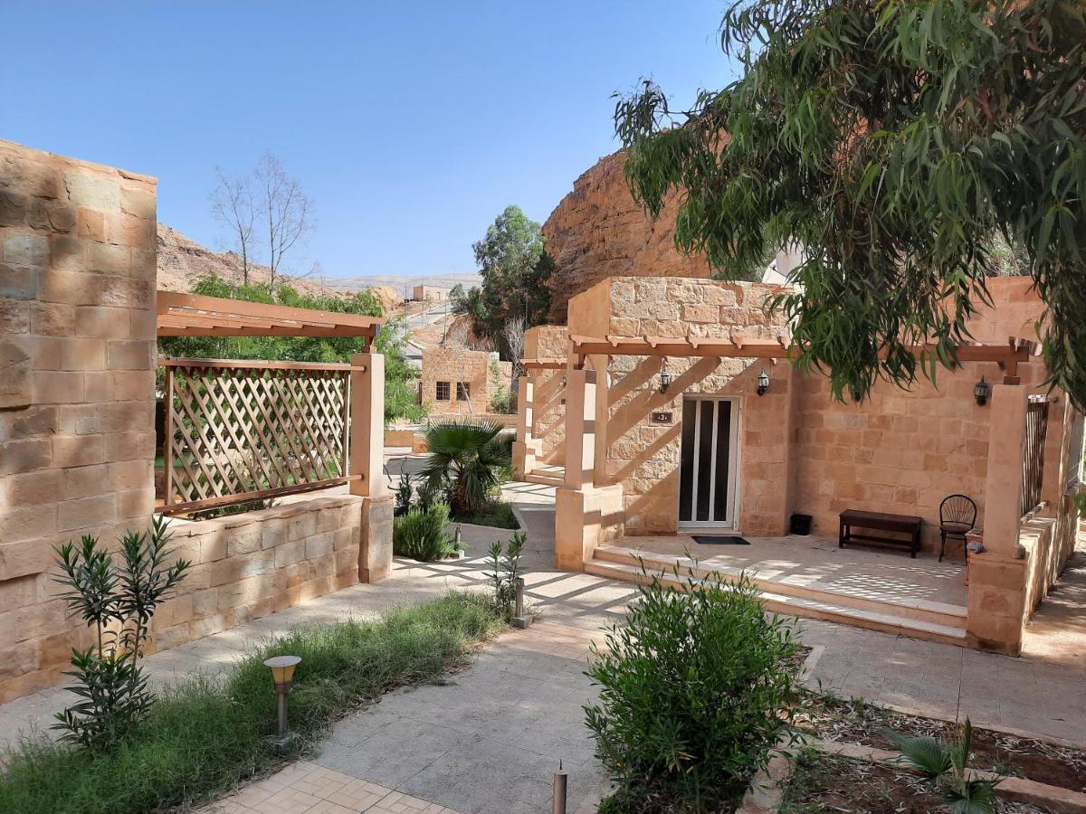 Afra Hot Springs Chalets At-Tafilah Exterior photo