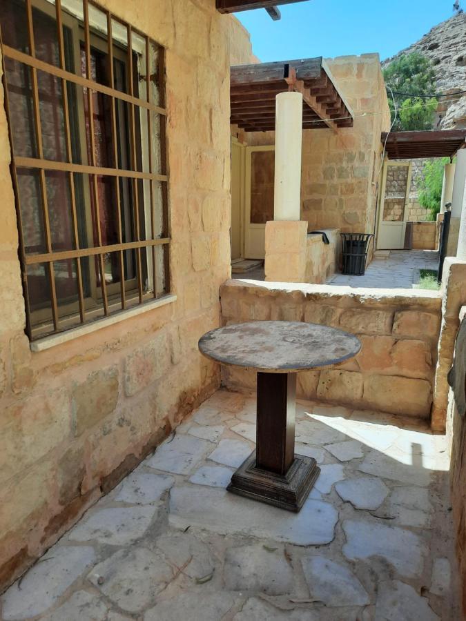 Afra Hot Springs Chalets At-Tafilah Exterior photo